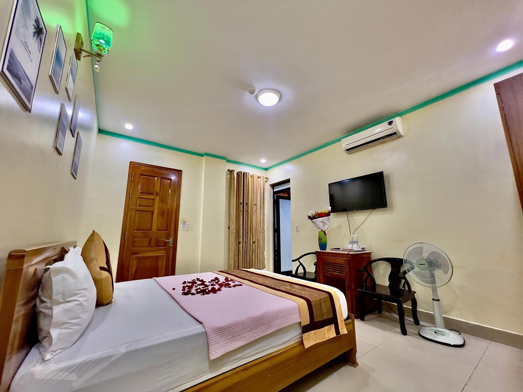Manh Vuong Hotel Catba Dong Khe Sau Exterior photo