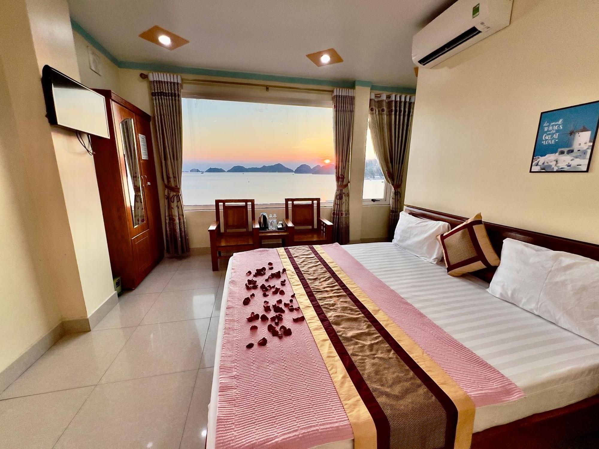 Manh Vuong Hotel Catba Dong Khe Sau Exterior photo
